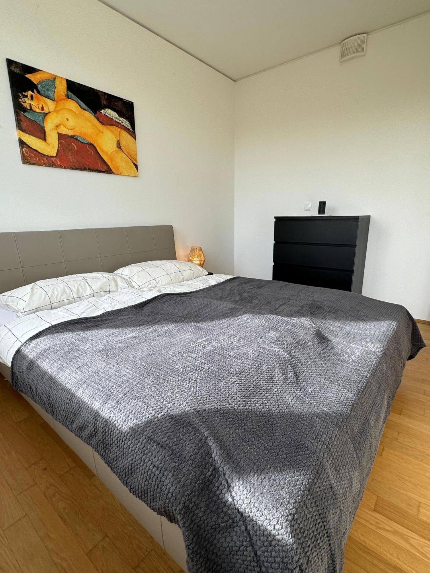 Appartement Reside In The Golden Wave à Graz Extérieur photo